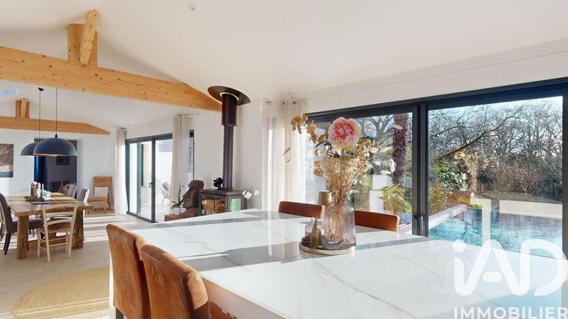 Maison - 205 m² - 6 pièces