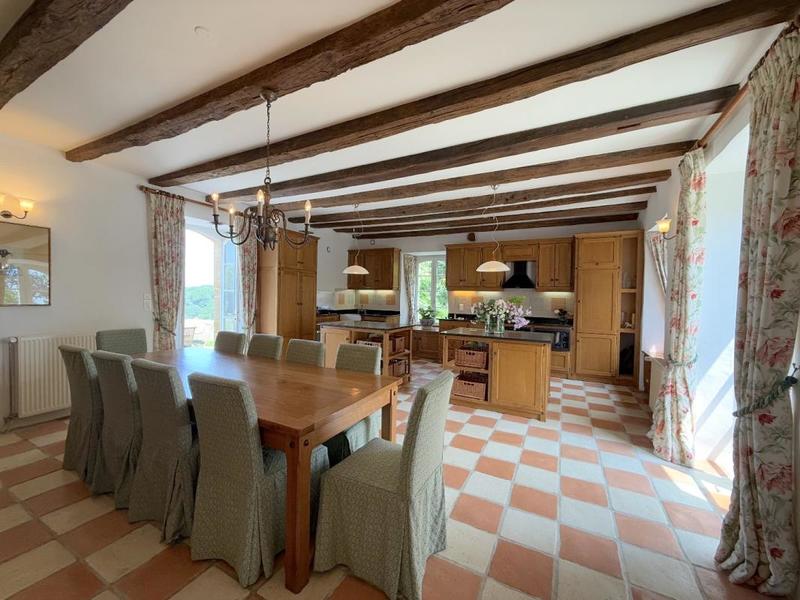 Maison - 243 m² - 6 pièces