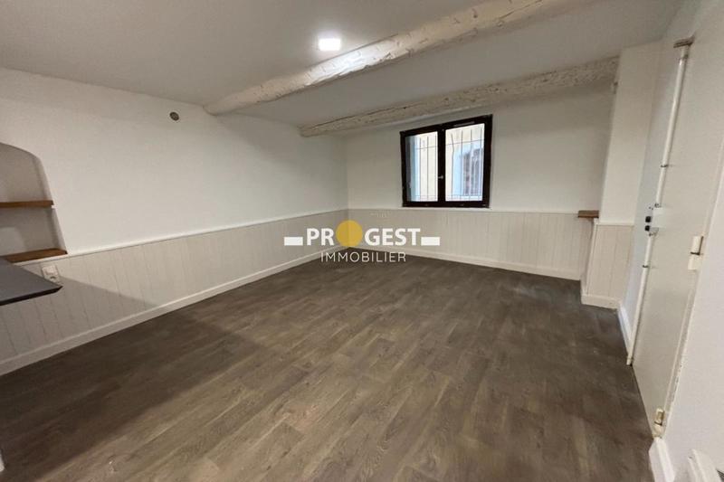 Studio - 30 m² - 1 pièce