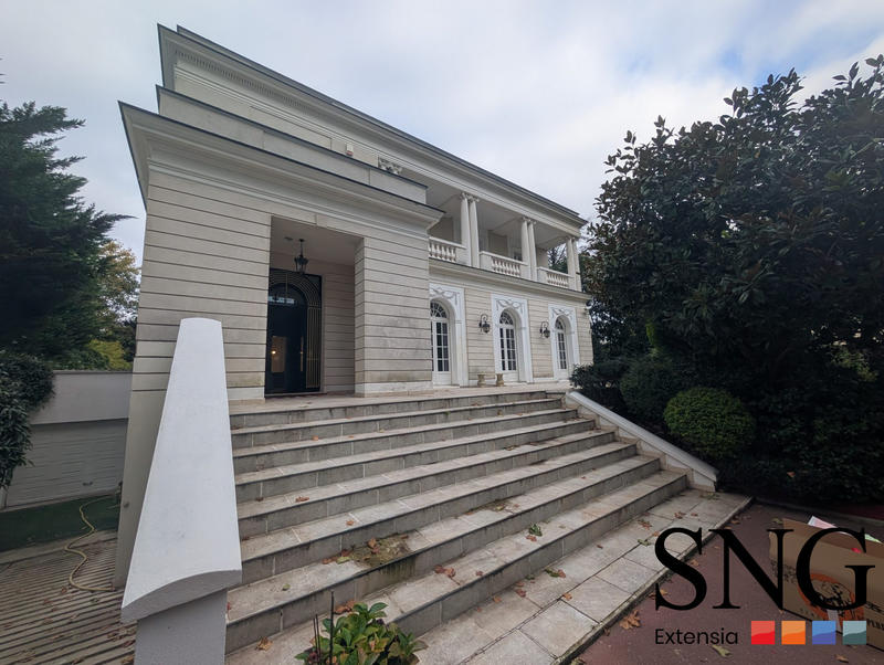 Maison - 275 m² - 6 pièces