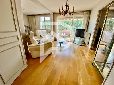 Appartement - 97 m² - 5 pièces