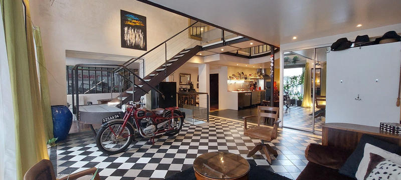 Appartement - 216 m² - 7 pièces