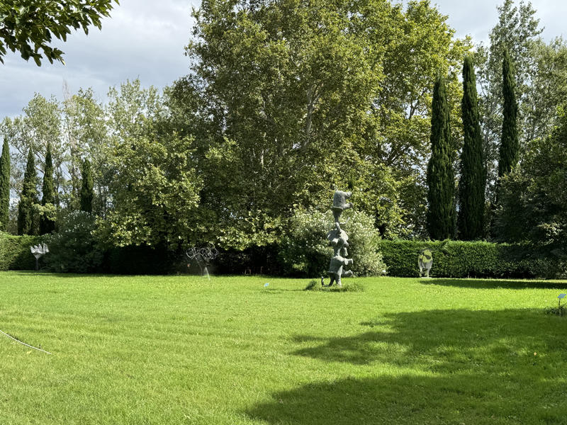 Propriété - 1 300 m² - 15 pièces