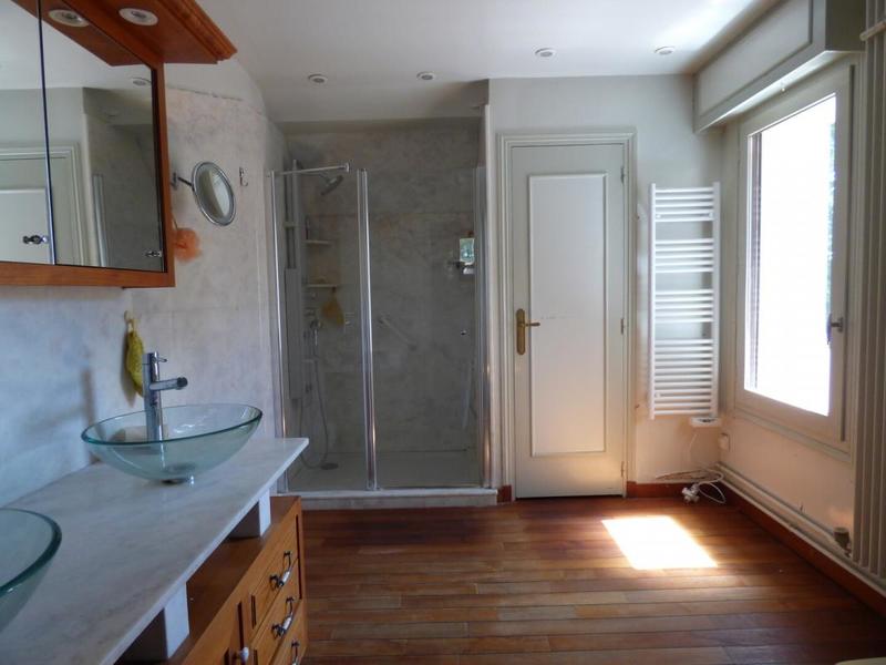 Maison - 330 m² - 8 pièces