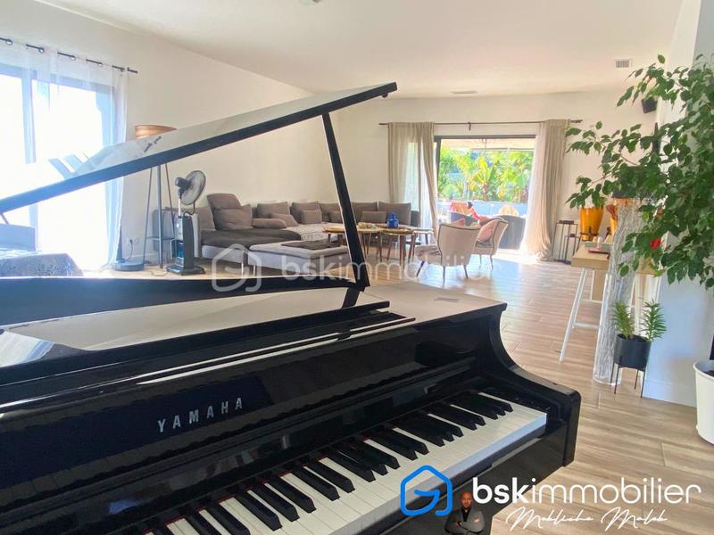 Maison - 250 m² - 6 pièces