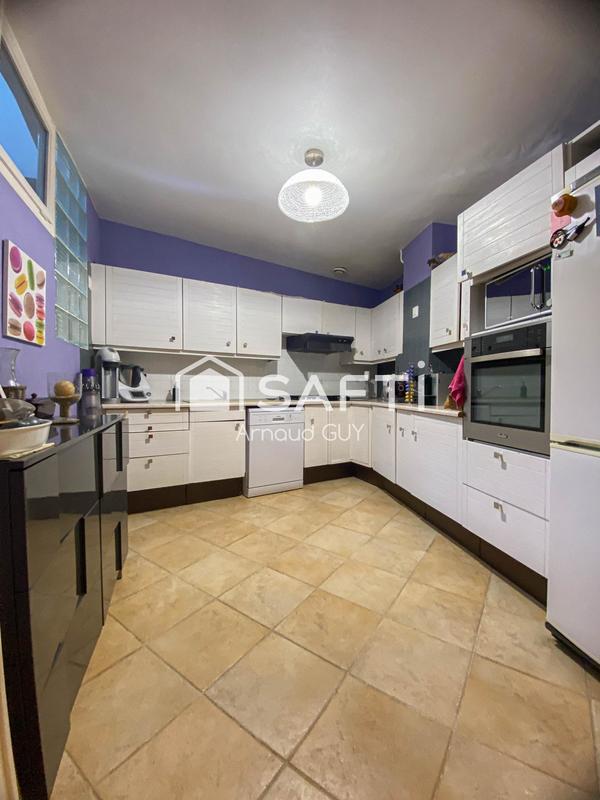 Maison - 330 m² - 11 pièces