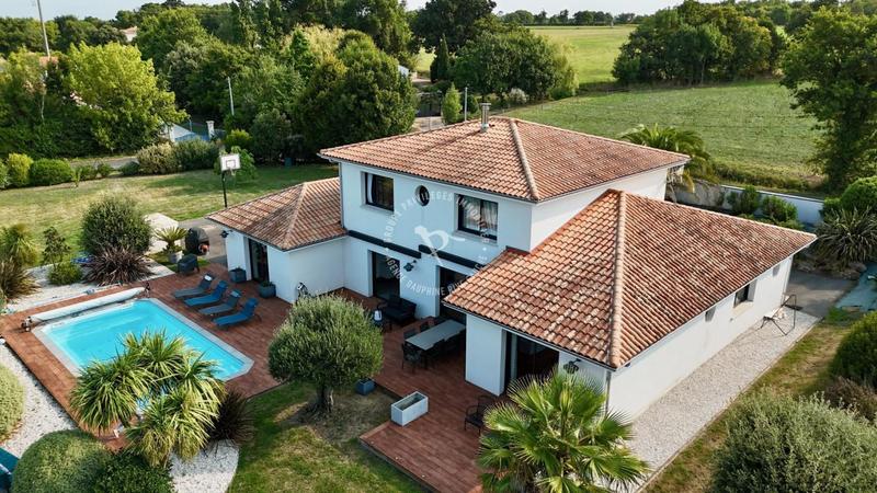 Maison d'architecte - 211 m² - 7 pièces