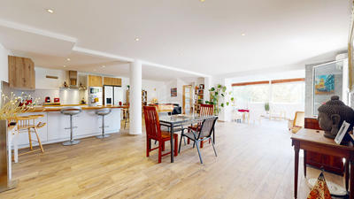 Appartement - 140 m² - 3 pièces