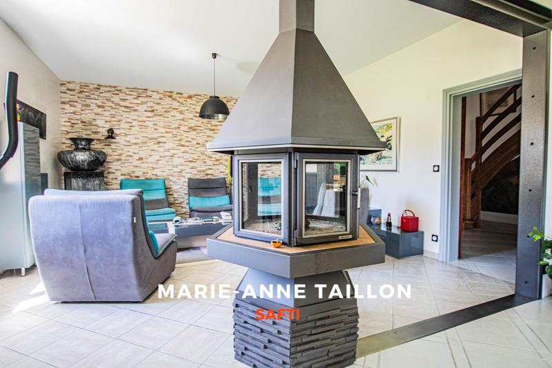 Maison - 255 m² - 8 pièces