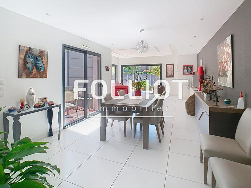 Maison - 224 m² - 8 pièces