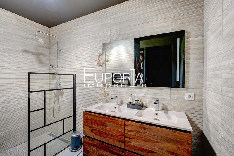 Villa - 160 m² - 6 pièces