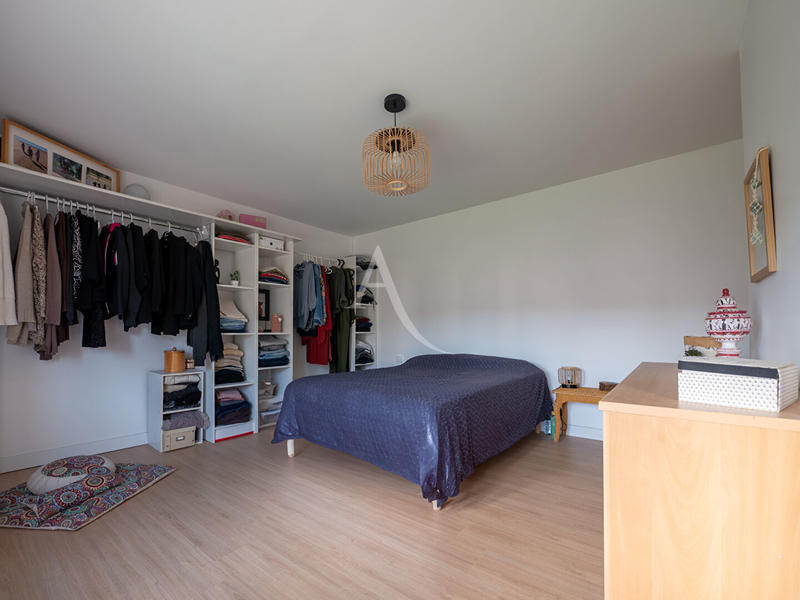 Maison - 330 m² - 8 pièces