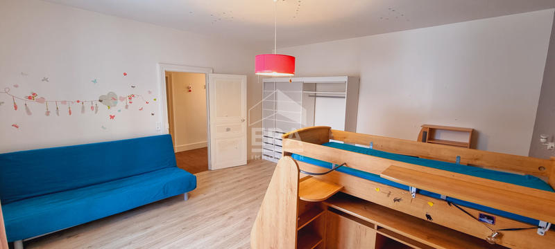 Maison - 264 m² - 9 pièces