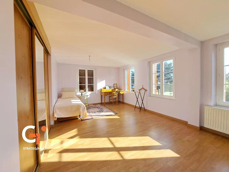 Maison - 240 m² - 8 pièces