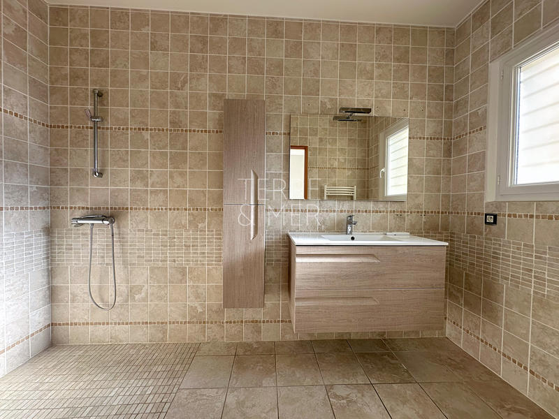 Maison - 180 m² - 6 pièces