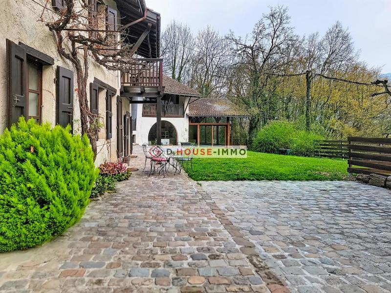 Propriété - 187 m² - 8 pièces