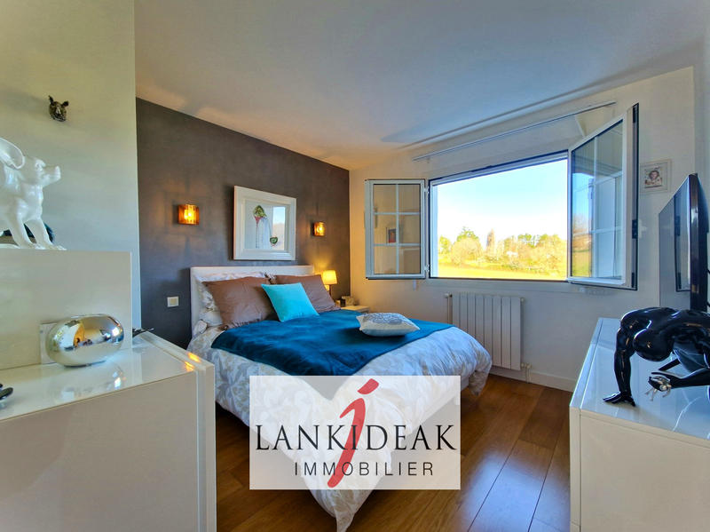 Maison - 204 m² - 6 pièces