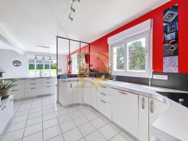 Propriété - 245 m² - 11 pièces