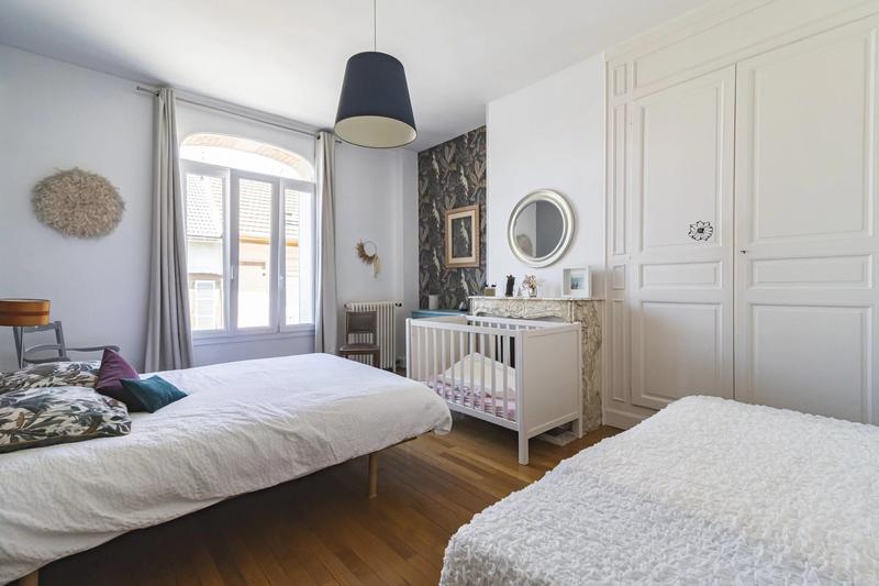 Maison - 216 m² - 8 pièces