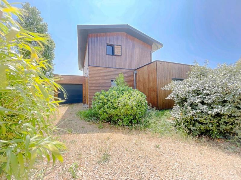 Maison - 92 m² - 4 pièces