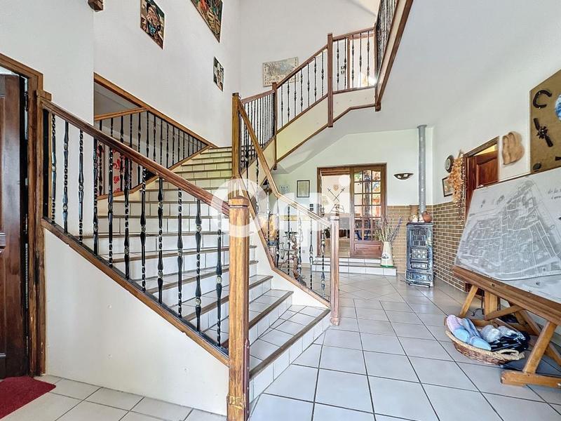 Maison - 220 m² - 6 pièces