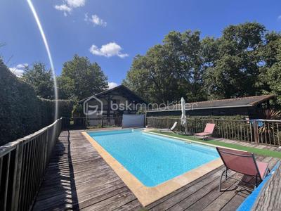 Propriété - 230 m² - 8 pièces