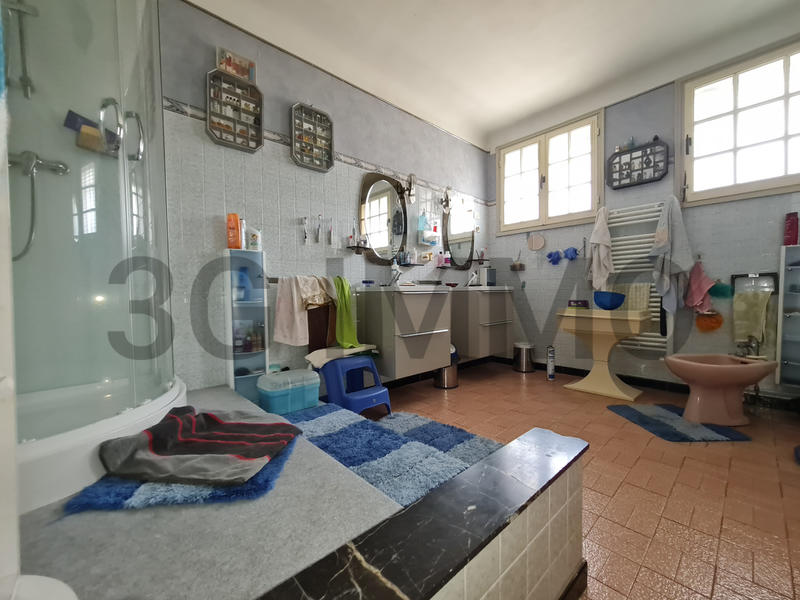 Propriété - 214 m² - 7 pièces