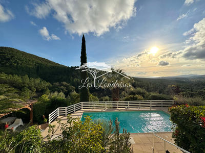 Maison - 229 m² - 11 pièces