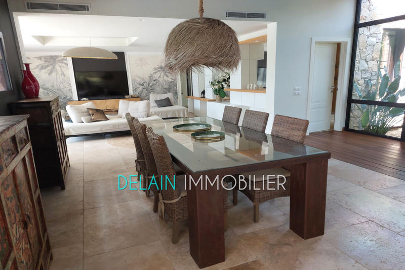 Maison - 257 m² - 5 pièces