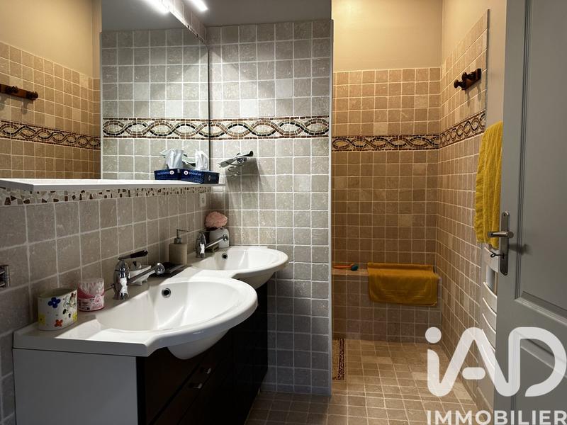 Maison - 300 m² - 8 pièces