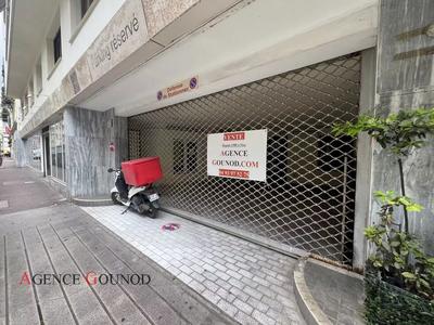 Local commercial - 185 m² - 10 pièces