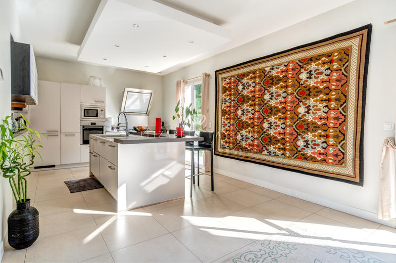 Maison - 318 m² - 10 pièces