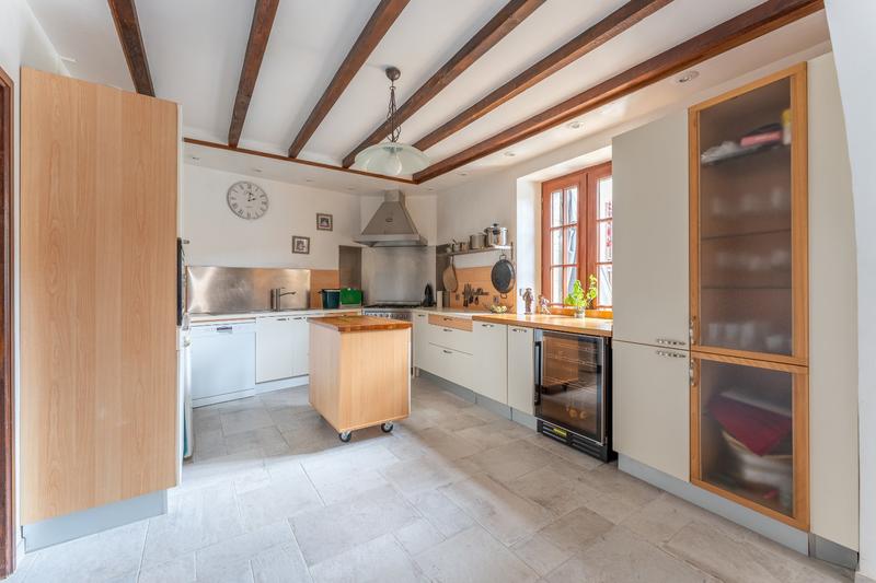 Maison - 300 m² - 11 pièces