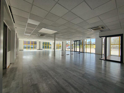 Local commercial - 500 m² - 4 pièces