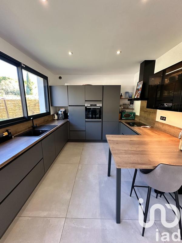 Maison - 236 m² - 8 pièces