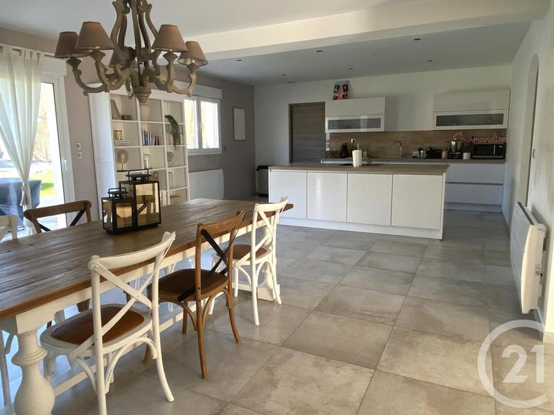 Maison - 242 m² - 8 pièces