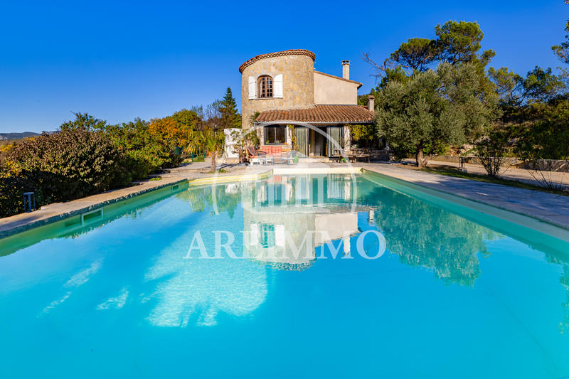 Maison - 228 m² - 11 pièces