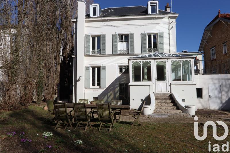 Maison - 235 m² - 8 pièces