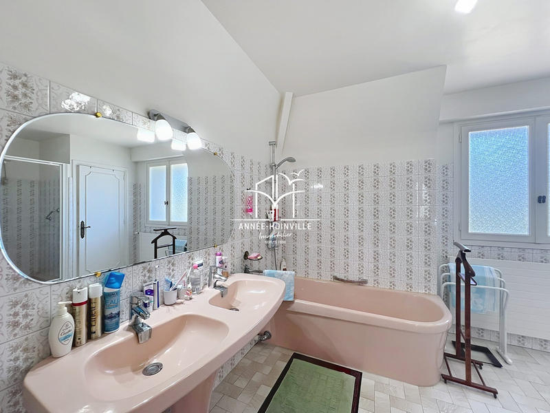 Villa - 266 m² - 8 pièces