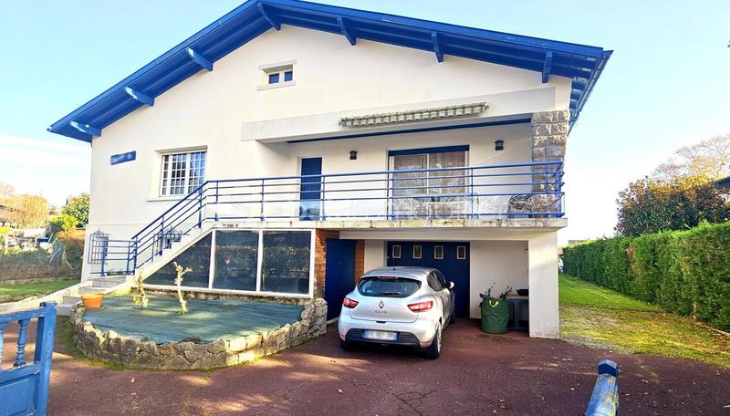 Maison traditionnelle - 186 m² - 7 pièces