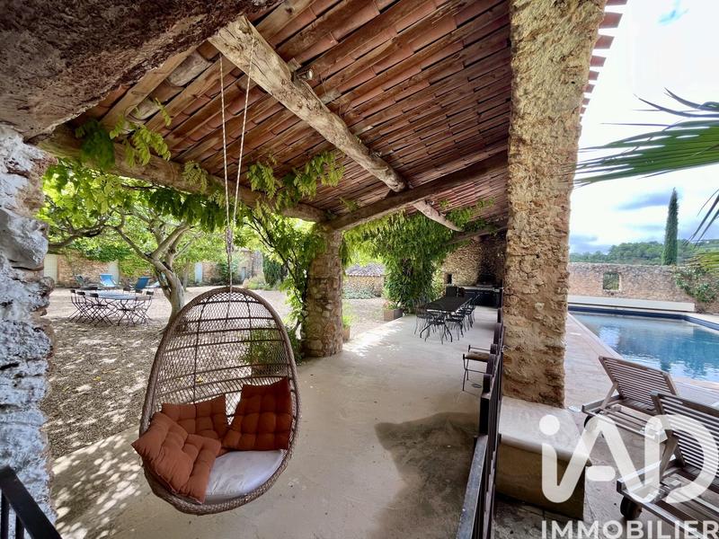 Maison - 650 m² - 11 pièces