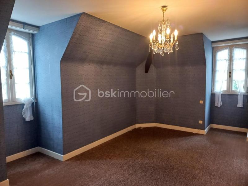 Maison traditionnelle - 316 m² - 11 pièces