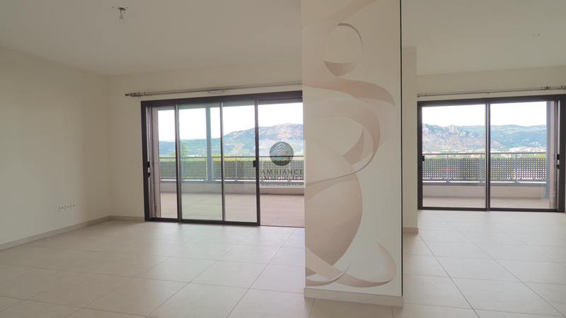 Appartement - 99 m² - 4 pièces