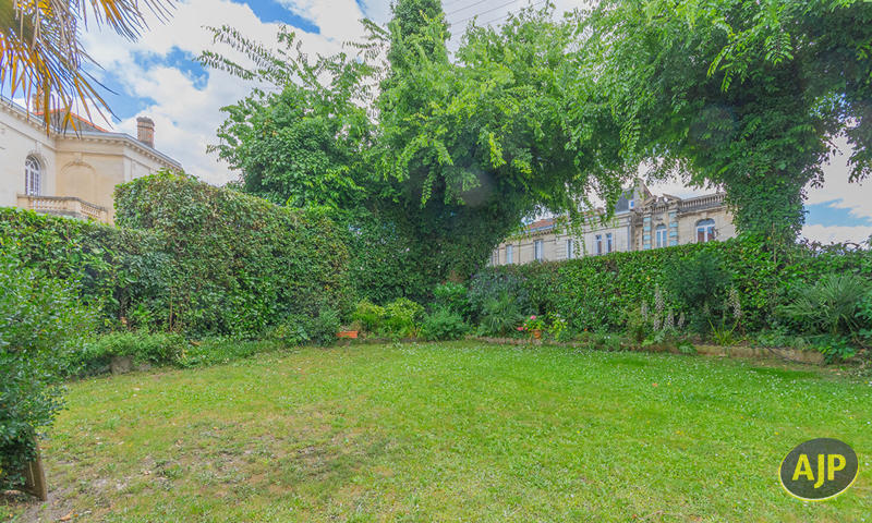 Maison - 207 m² - 10 pièces