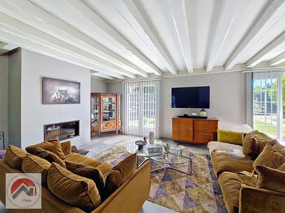 Maison - 230 m² - 7 pièces