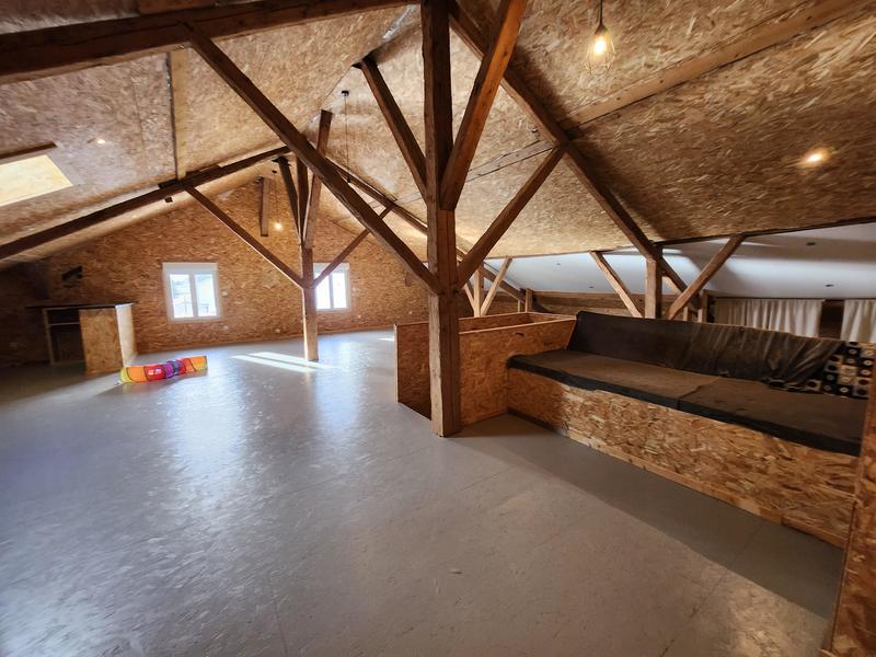 Maison - 312 m² - 9 pièces