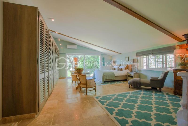 Maison - 292 m² - 7 pièces