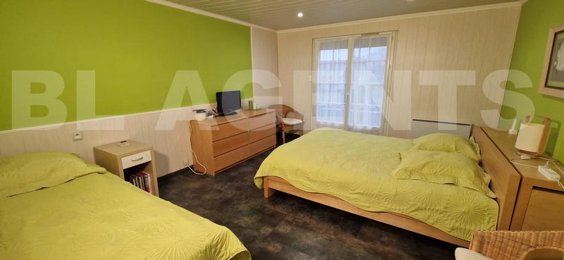 Propriété - 244 m² - 10 pièces