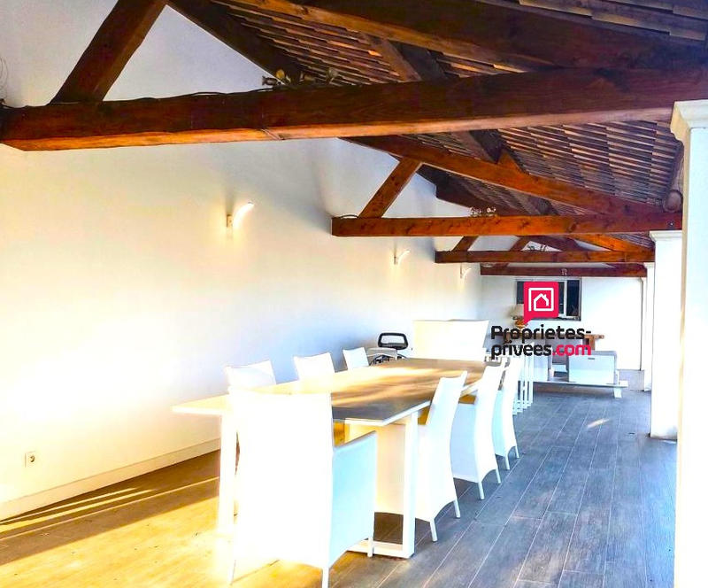 Maison - 305 m² - 5 pièces