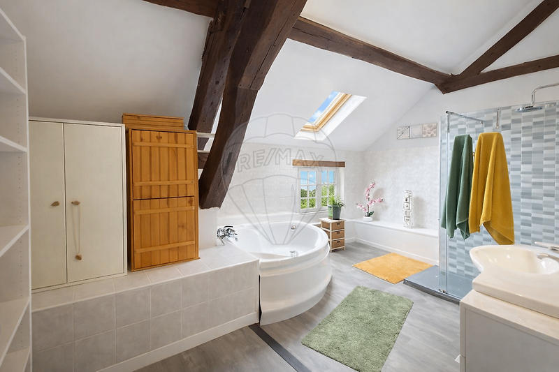 Moulin - 200 m² - 6 pièces